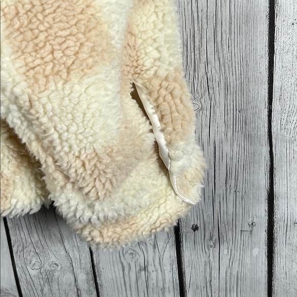 Wild Rose checkered cream/tan faux Sherpa jacket size L - Picture 10 of 10